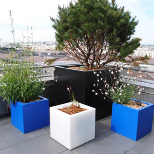 Pot de fleurs carré cube en résine – PCR01